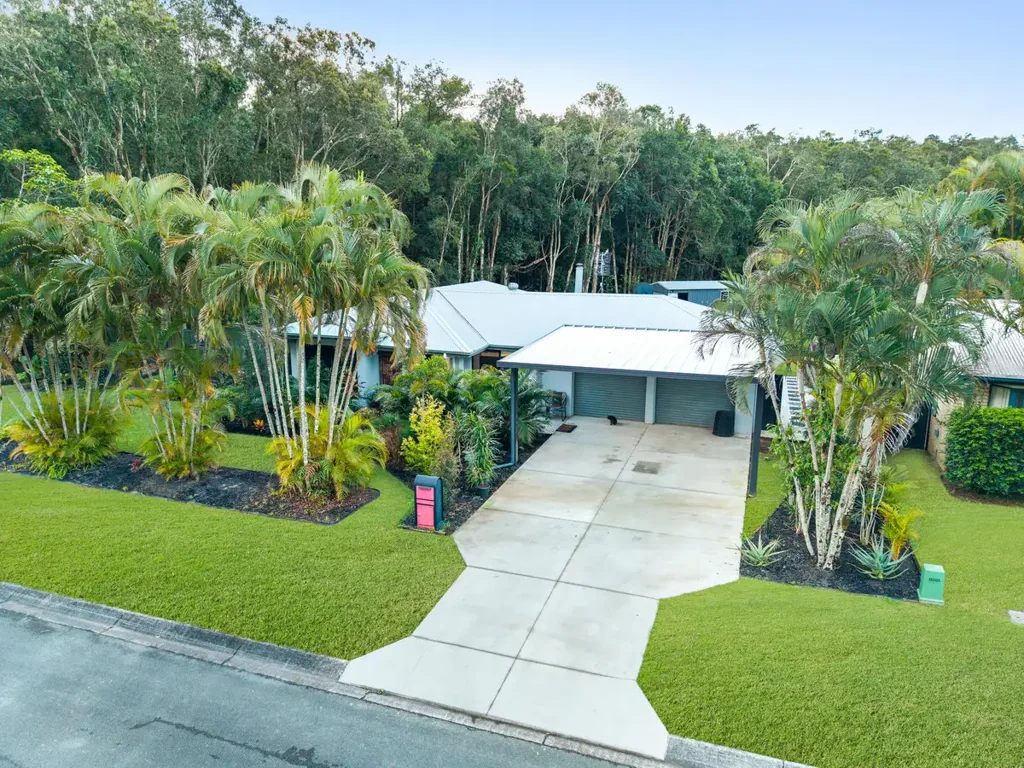 Glass House Mountains 3બેડરૂમ Big Block. Big Cinema. Big Backyard. And It Needs to Sell.
