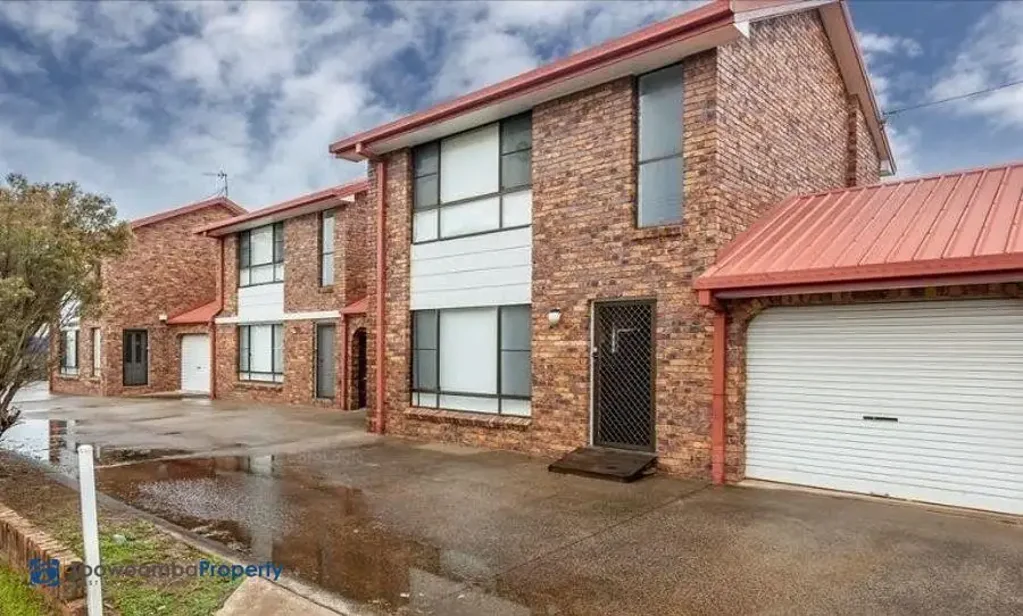 This townhouse is out to impress, don't blink or it will be gone!