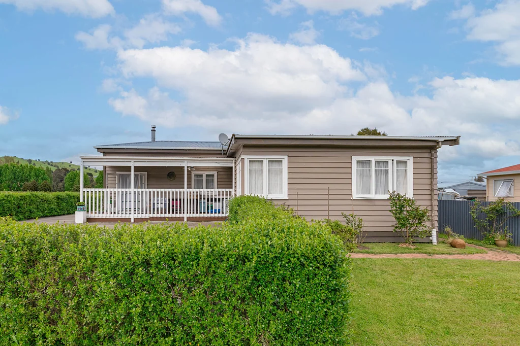 Taumarunui 6房  Spacious Family Living with Rural Views Awaits You