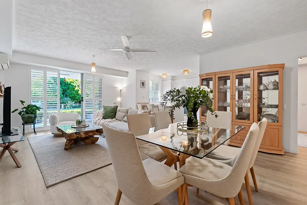 Hope Island 2ห้องนอน - OPEN HOME CANCELLED -    HOUSE-SIZED LIVING WITH AN EXPANSIVE PRIVATE GARDEN COURTYARD