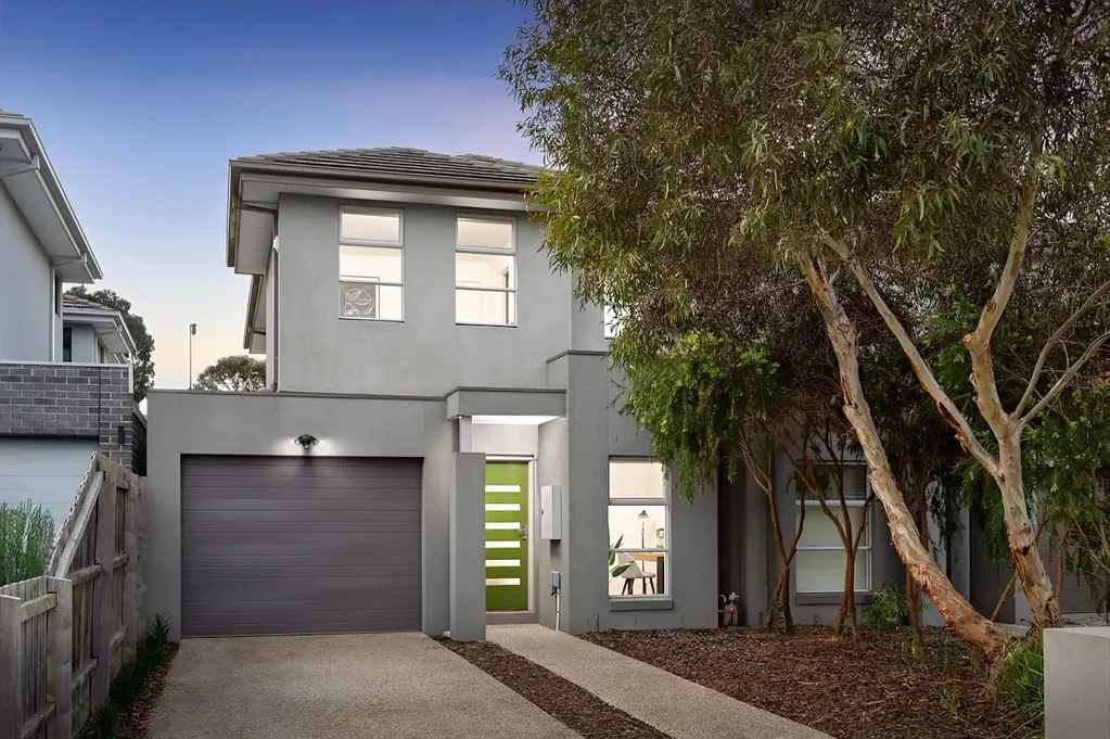 MODERN THREE BEDROOM HOME IN SCHOOL ZONE