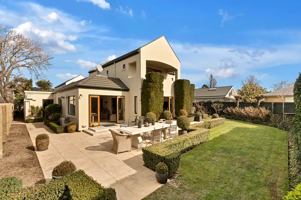 Saint Martins 4Kwarto Luxurious French Provincial St Martins Home