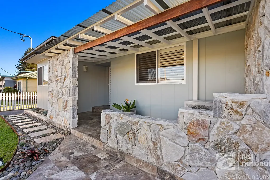 Forster 4Kwarto Modern Family Home in Convenient Forster Location