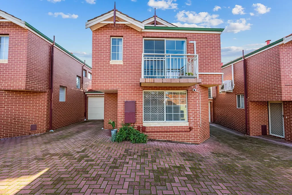 Prime Location: 3-Bedroom Townhouse in Maylands