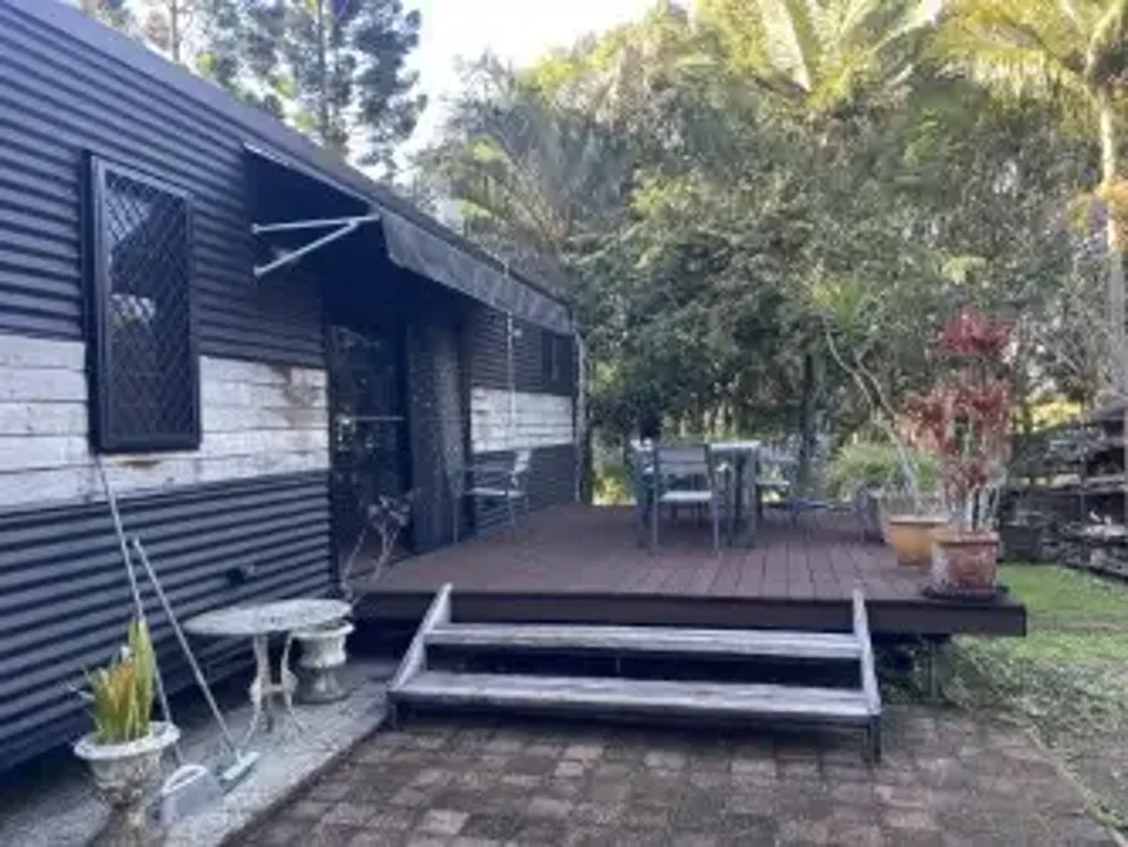 Cozy 1 Bedroom Studio on Acreage