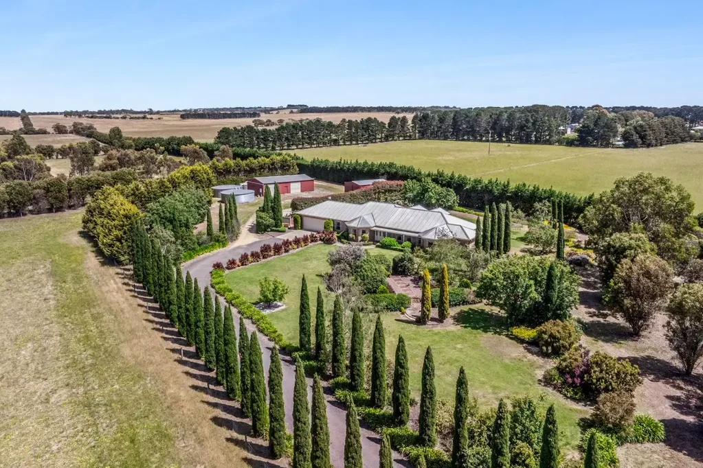 Meredith An Outstanding Country Estate