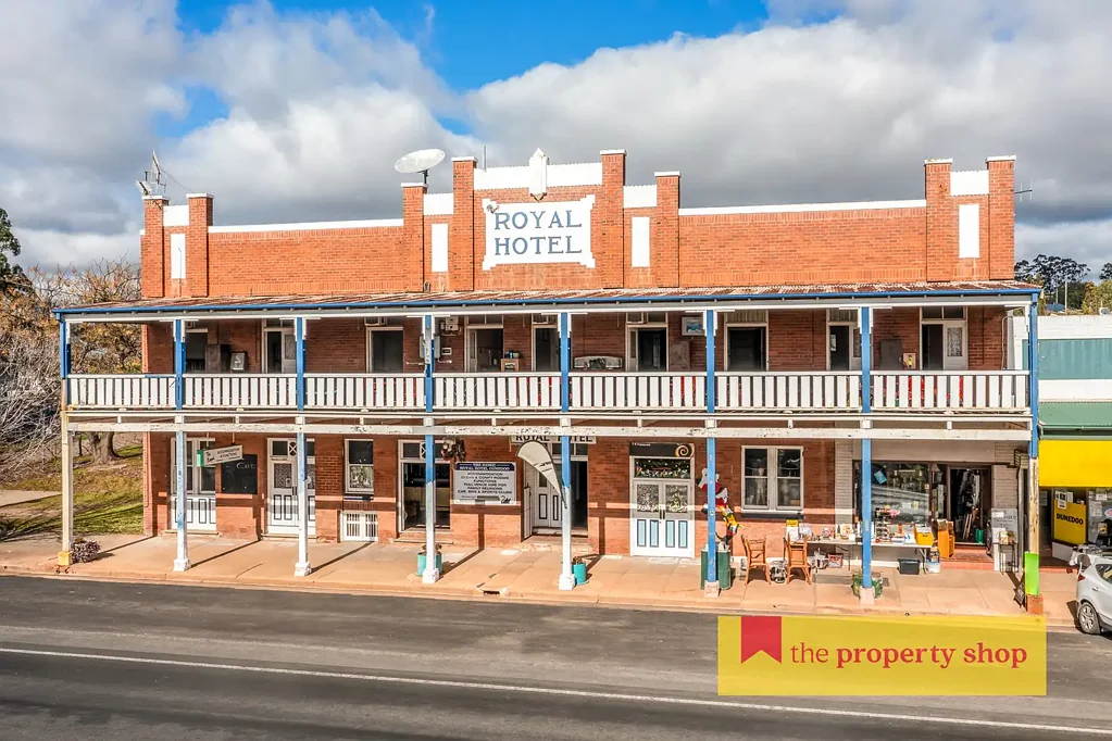 Dunedoo 13ਬੈੱਡਰੂਮ OWN A PIECE OF DUNEDOO HISTORY - 'THE ROYAL HOTEL'