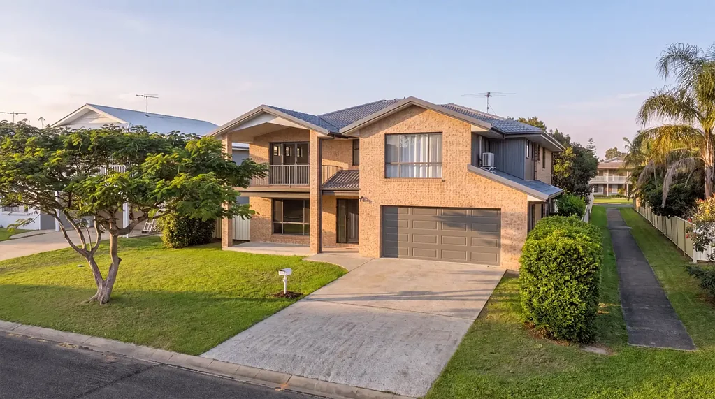 Grafton 5Kwarto CRAFTSMAN BUILT IN PREMIER ESTATE - OFFERS SOUGHT