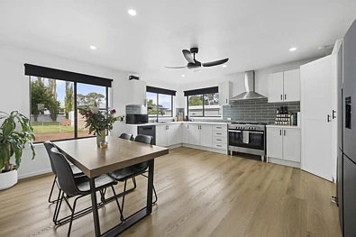 Kusina - 21 Mitchell Street, Cobden, VIC 3266