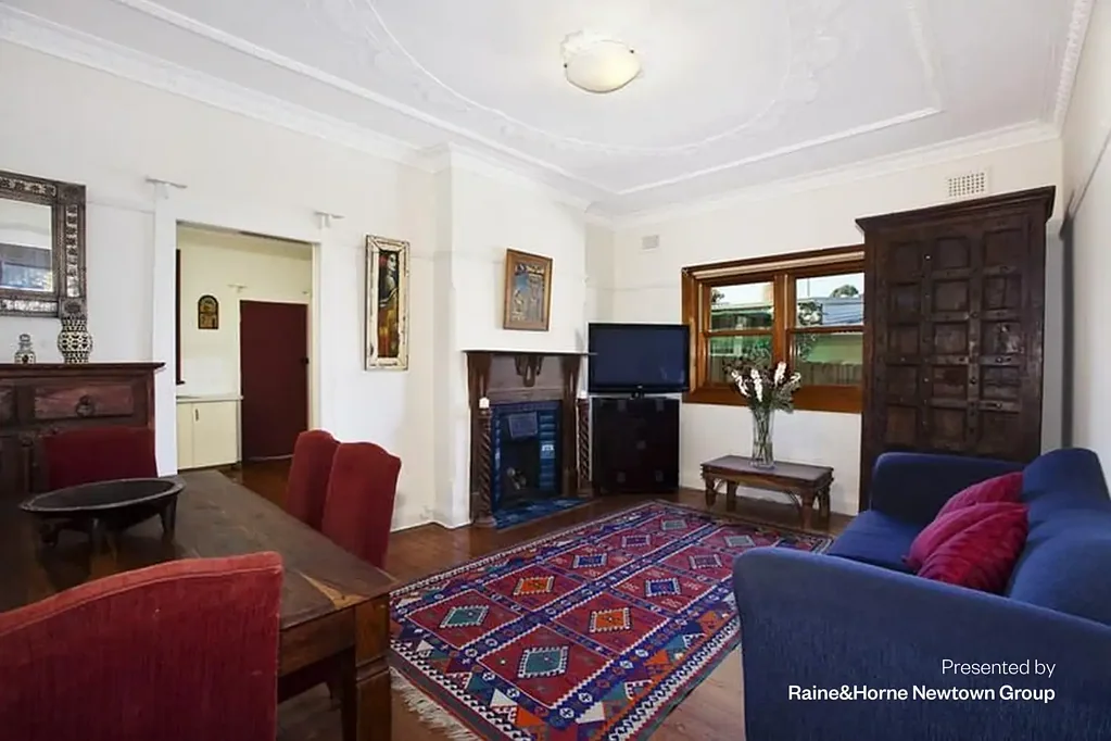 Freestanding 3 bed federation home