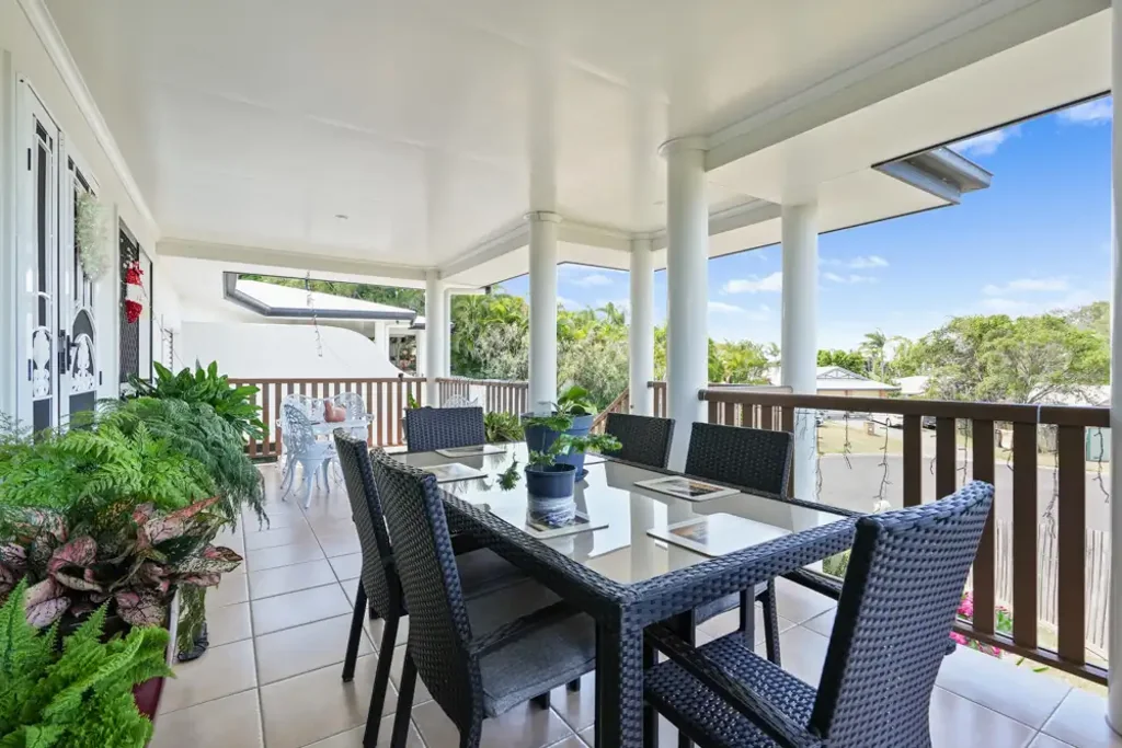 5 Tinaroo Court, Clinton, QLD 4680