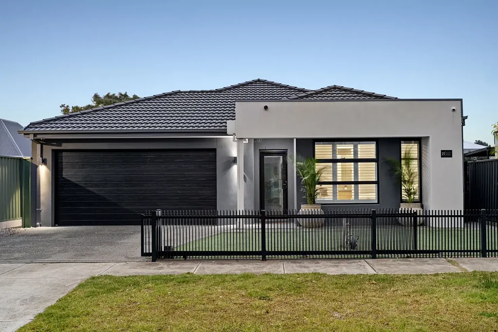 Altona Meadows 4chambre A Sanctuary of Modern Living with Poolside Appeal