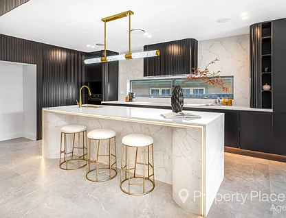 36A Doris Street, Picnic Point, NSW 2213, 5房, 6浴, Apartment