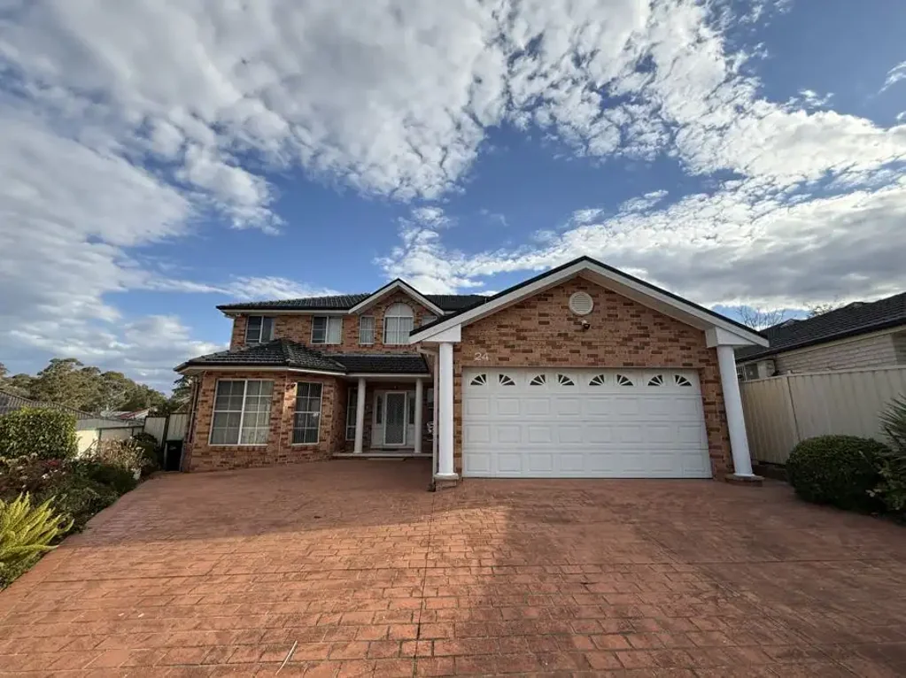 Spacious Family Home with Sunroom & Rumpus Room