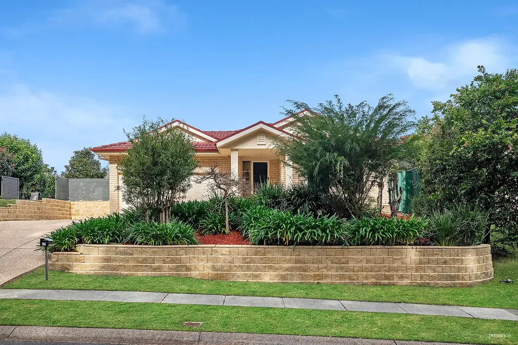 Fletcher 4房  Immaculate North-Facing Family Sanctuary Opposite Bushland Reserve