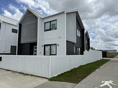 5 bedrooms house in Hobsonville