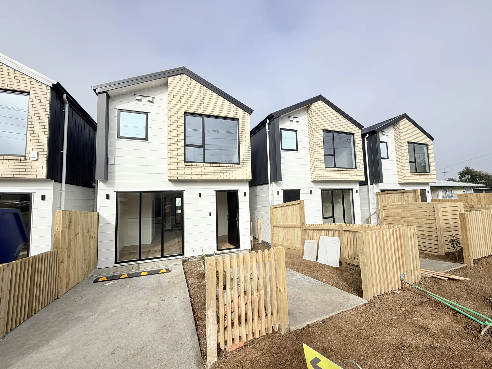 Mount Wellington 3Phòng ngủ Standalone Brand New + 2 Ensuites + Own Driveway