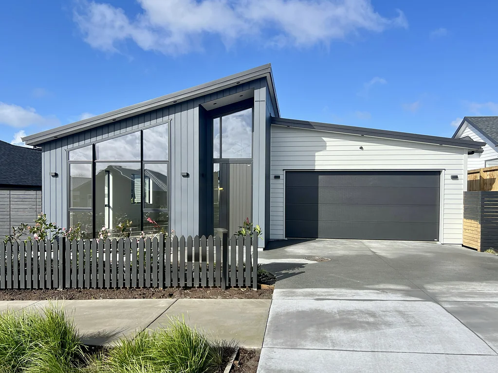 Milldale 4ਬੈੱਡਰੂਮ Light-Filled & Stylish with Distinctive Roofline
