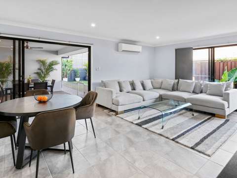 Coomera 4 Bedroom Stylish Family Home with Modern Comforts & Prime Location