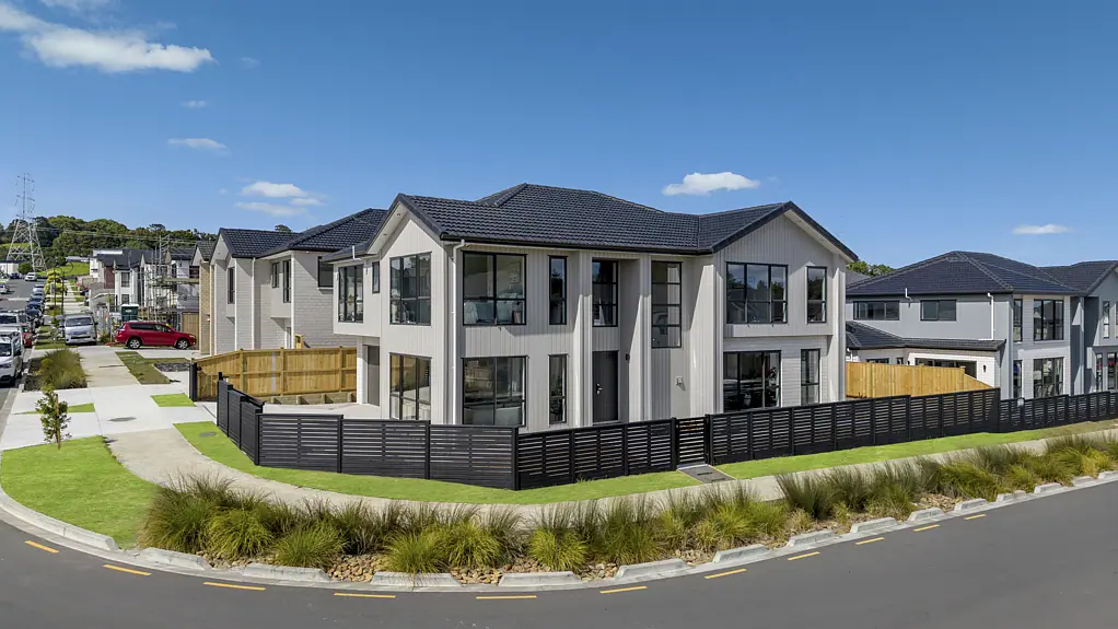 Flat Bush 8Kwarto Brand New Corner 8 BDR! CCC is Ready!