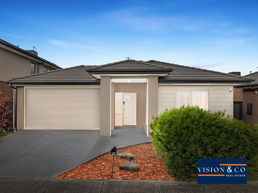 Craigieburn 4房 宽敞四卧书房 双车库安全 448sqm地块 大型后院娱乐 家长首选位置 Investor's Dream or First Home Delight in the Heart of Craigieburn