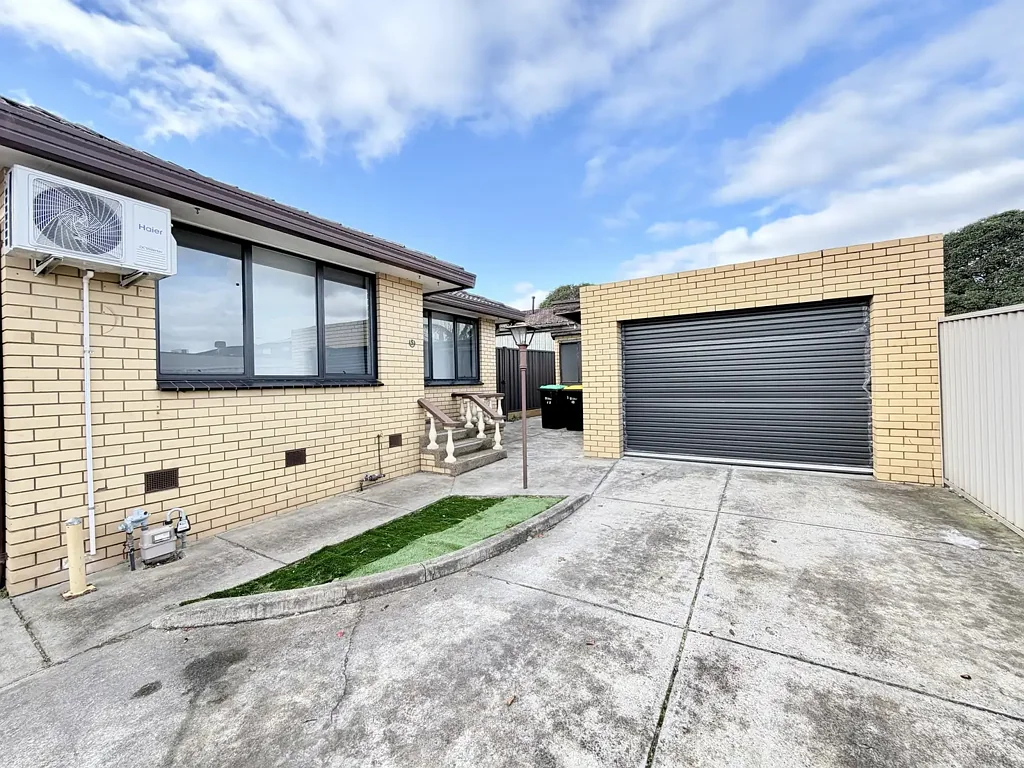 Freshly Renovated 2 Bedroom unit with lock-up Garage