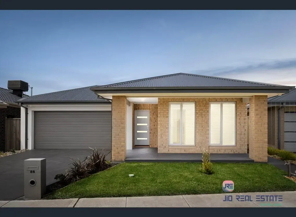Rockbank 3 Bedroom Immaculate Family Home in Brand New Condition!