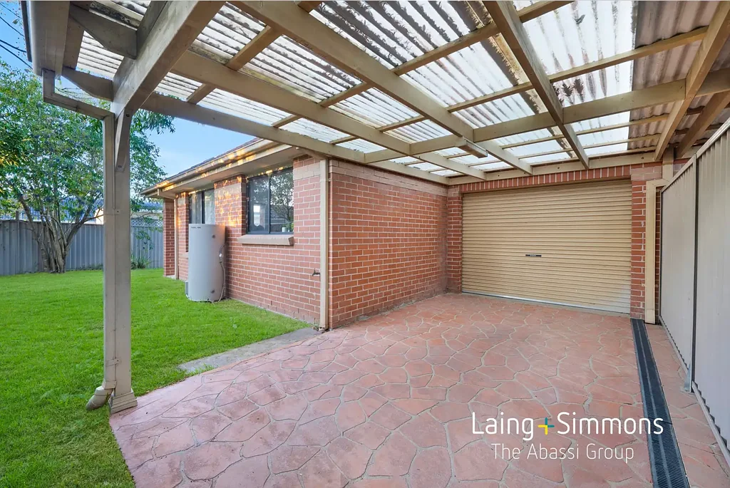 St Marys 3 Slaapkamer Move-In Ready Home with Expansive Yard in a Secure Gated Community