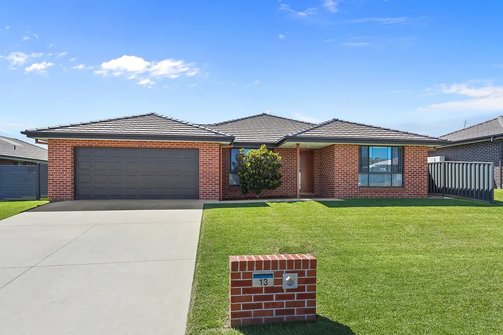 13 Simmental Way, Tamworth, NSW 2340