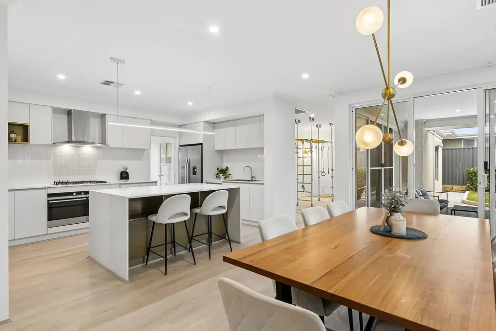 Aveley 4chambre Ex-Display Elegance with Space, Style & Lifestyle on a Low-Maintenance Block