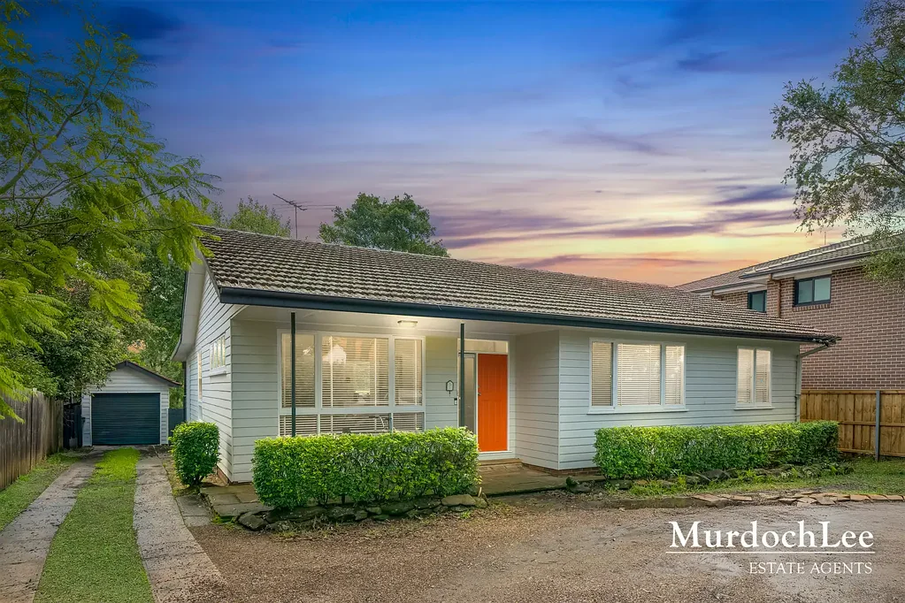 West Pennant Hills 3Phòng ngủ Generous Level Block with 3 Bedroom Home | Bus Stop Across the Road