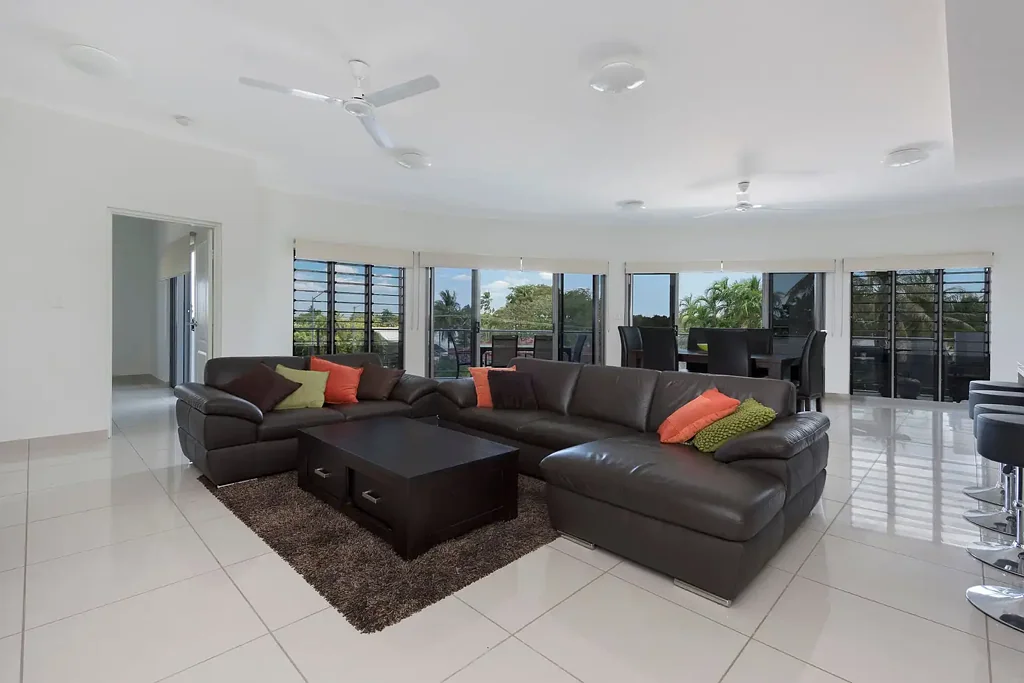 STUNNING LUXURY APARTMENT - Fully Furnished