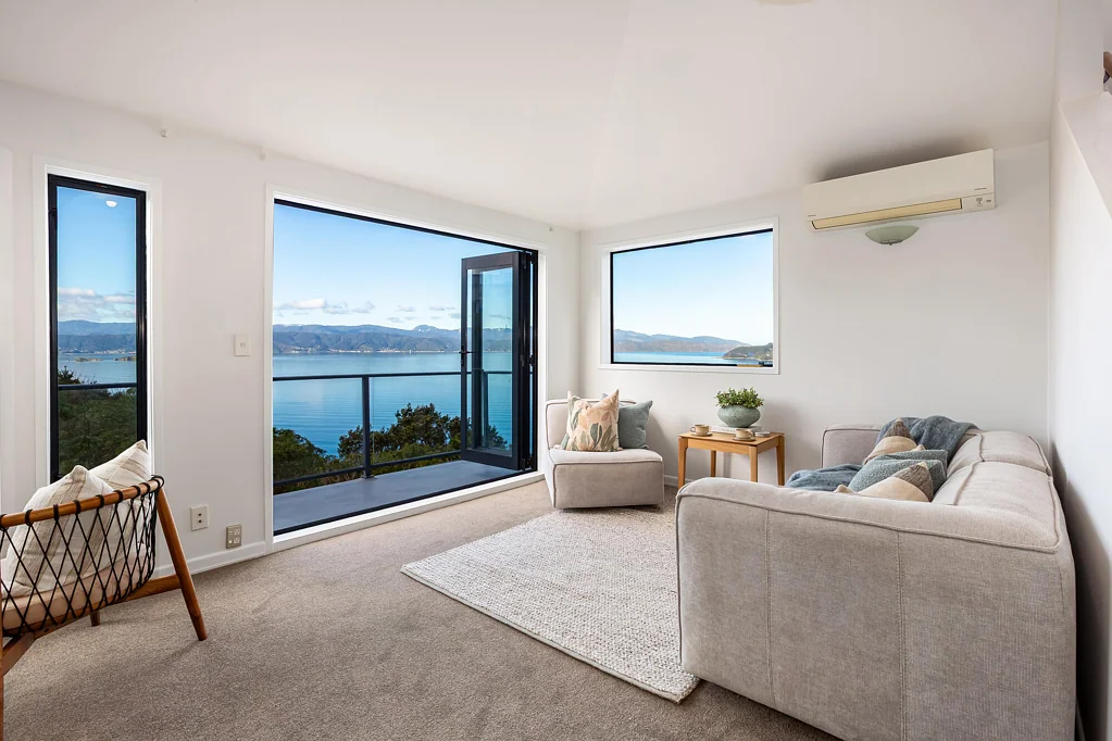 Khandallah 3 Bedroom PANORAMIC HARBOUR VIEWS & EASY-CARE LIVING