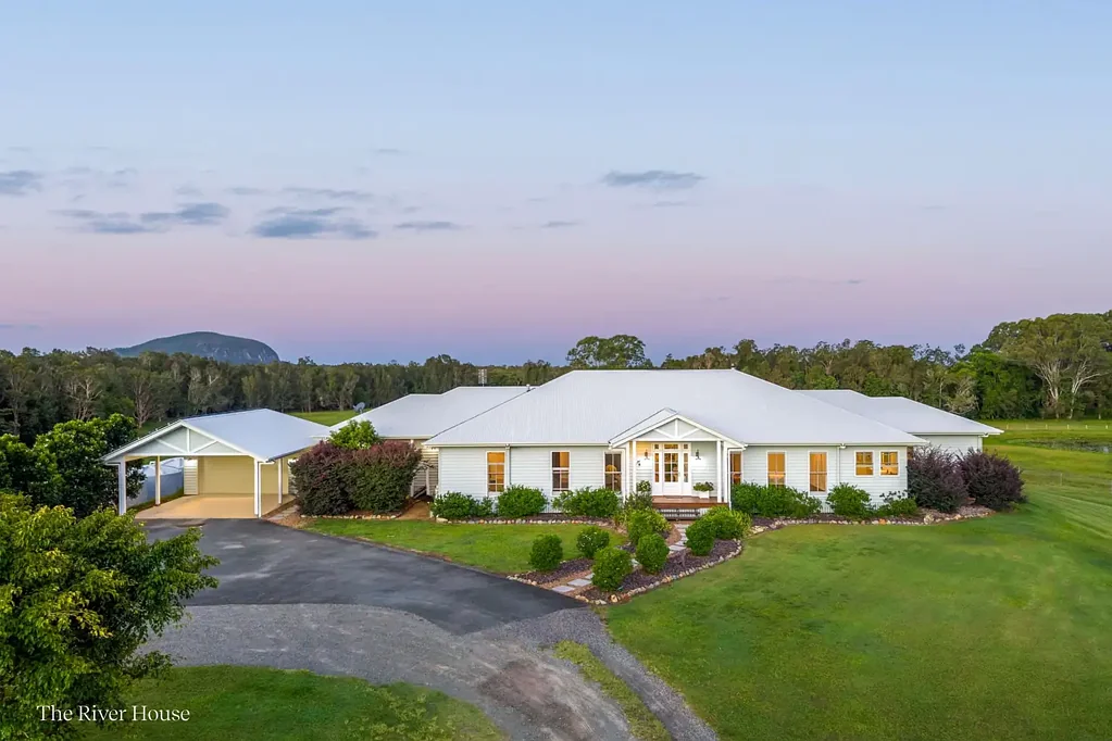 Bli Bli 8Habitaciones 54 Acre Estate with Four Dwellings and Rolling Paddocks