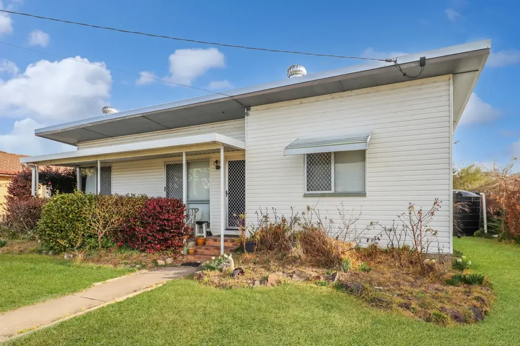 Stanthorpe 3Kwarto Comfortable Home on a Generous 850m² : Returning $550 Per Week