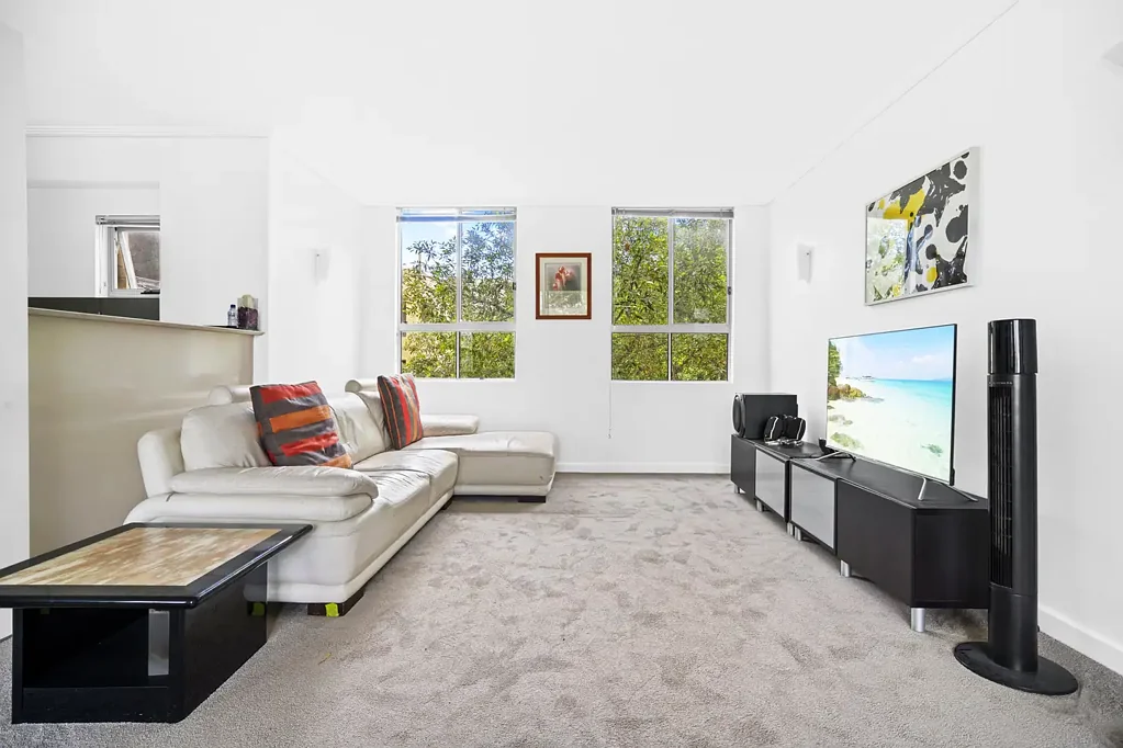 Very Spacious & Bright| Lock-Up Garage