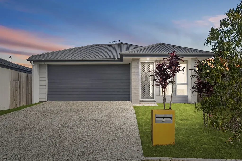 Logan Reserve 4房 Logan Reserve 中心地带的现代转角地块住宅！！ Modern Corner-Block Living in the Heart of Logan Reserve!!
