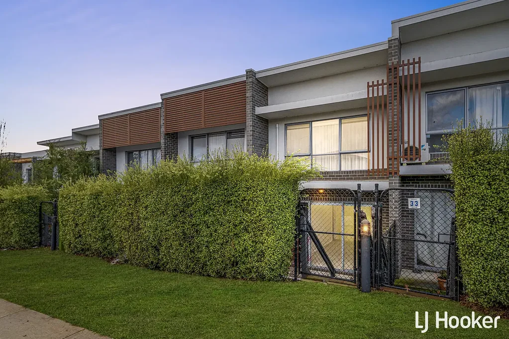 Modern Townhouse in Prime Location!
