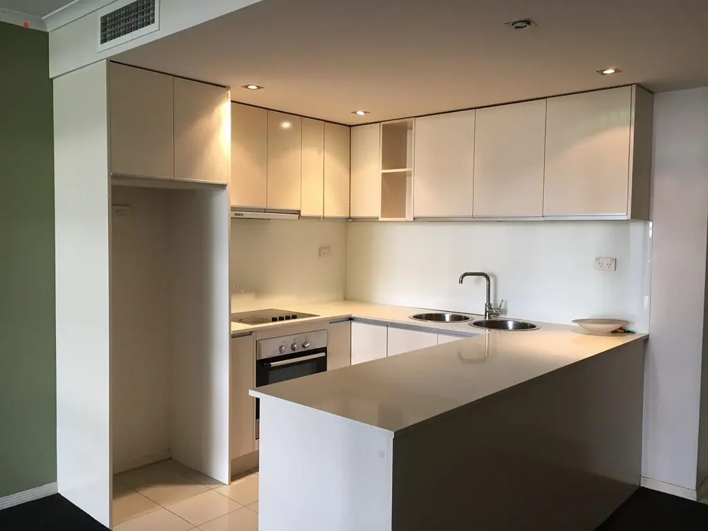 Modern 1 Bedroom Unit 3 minutes walk to the train shops
