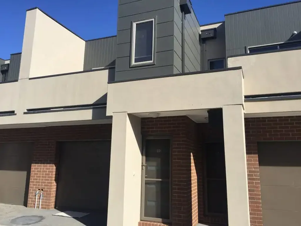 Charming 2 Bedroom Townhouse in Prime Location - A Must-See Property!