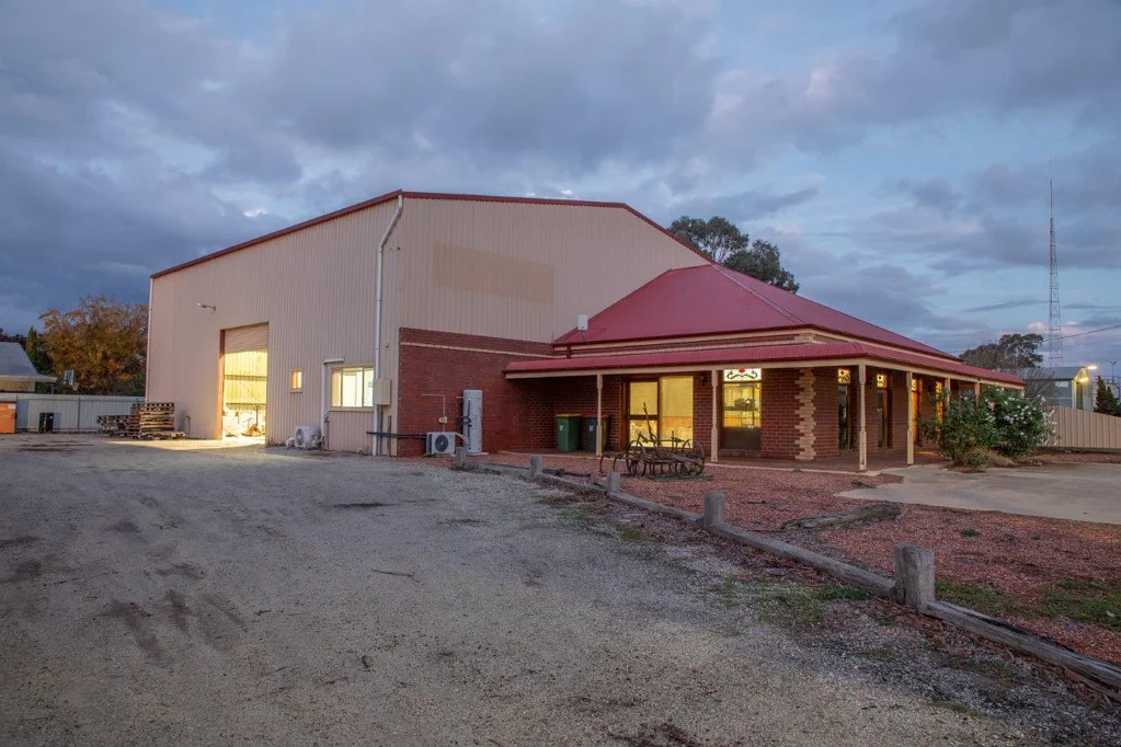 Kerang Premium Industrial Facility with Showroom Exposure