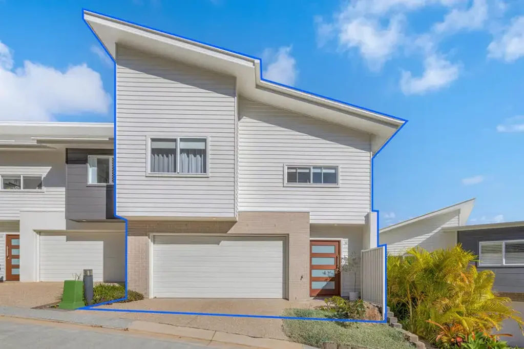 Banora Point 3chambre LUXURY TOWNHOUSE WITH PANORAMIC VIEWS - BANORA POINT