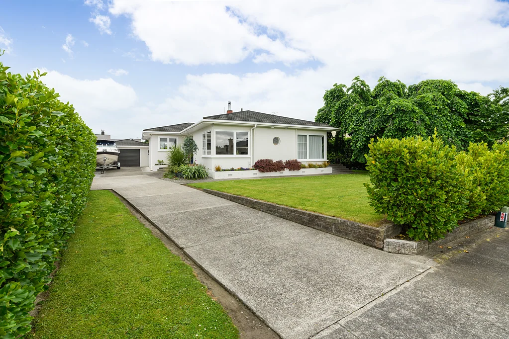 Hokowhitu 4Moenga Polished Style & Prestigious Location