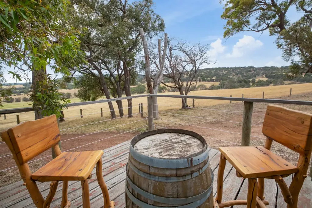Meelon 3房  Perfect Lifestyle Property with Coastline Views on 4.25 Hectares