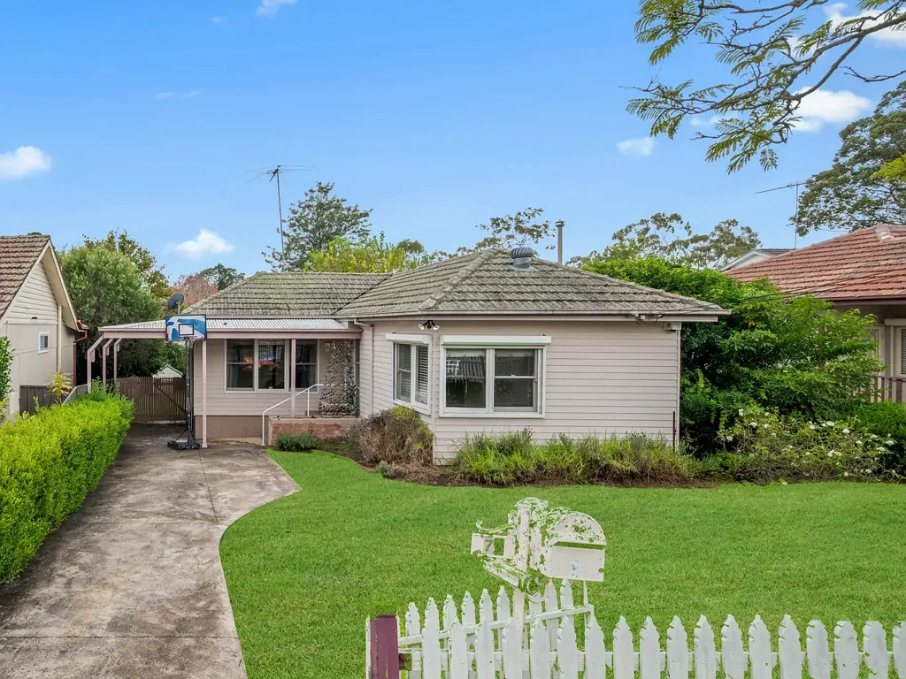 Campbelltown 3房 大宅645sqm地块 中心地带便利 三卧两柜宽敞 宽阔后院娱乐 未来开发潜力 Prime 645sqm Opportunity with Development Potential in Convenient Campbelltown Location