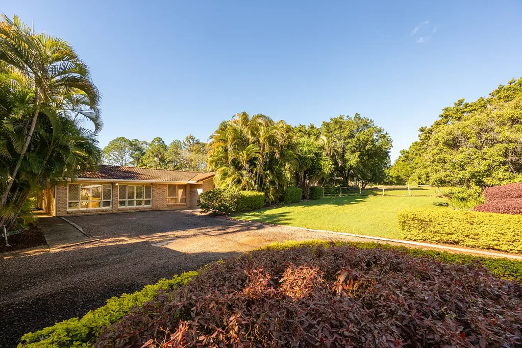 Narangba 4 Bedroom Large Family Home on 3005m2!