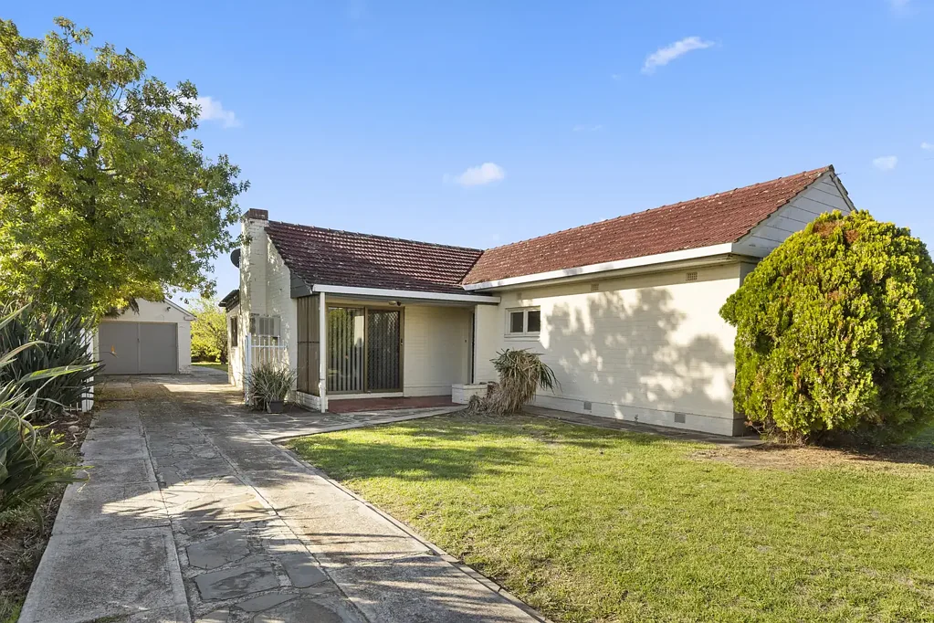 Three-Bedroom Family Home with Huge Yard & Workshop