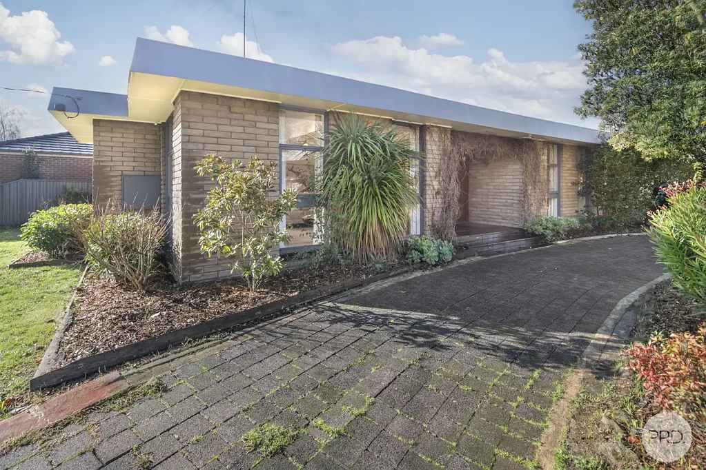 Alfredton 3房  Updated Mid-Century Style Family Home on Large Allotment with Side Access