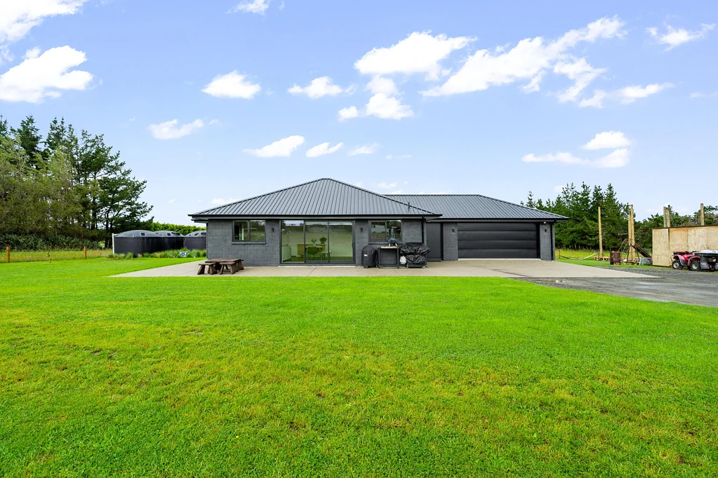 Myross Bush 3 Bedroom Five Acres, Fresh Air And The Kiwi Dream