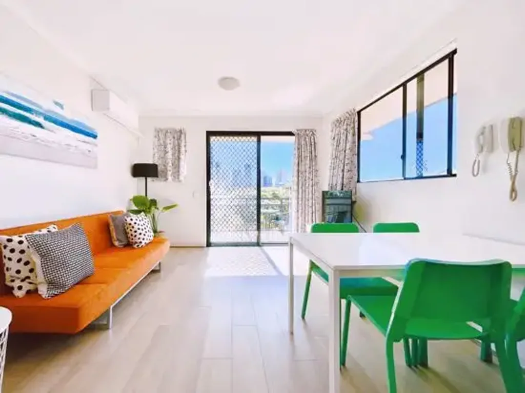 Airy and Sunny Beachside Living -Fully Furnished with Utilities Included